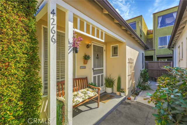 Detail Gallery Image 1 of 21 For 4266 Troost, Studio City,  CA 91604 - 1 Beds | 1 Baths