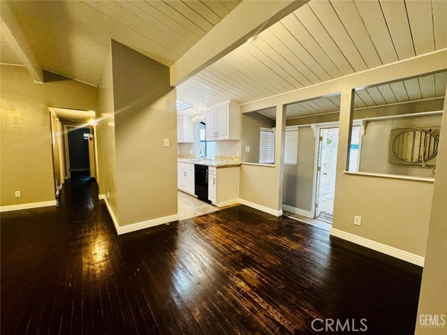 Detail Gallery Image 6 of 22 For 9 Dunlap, Bakersfield,  CA 93309 - 4 Beds | 2 Baths