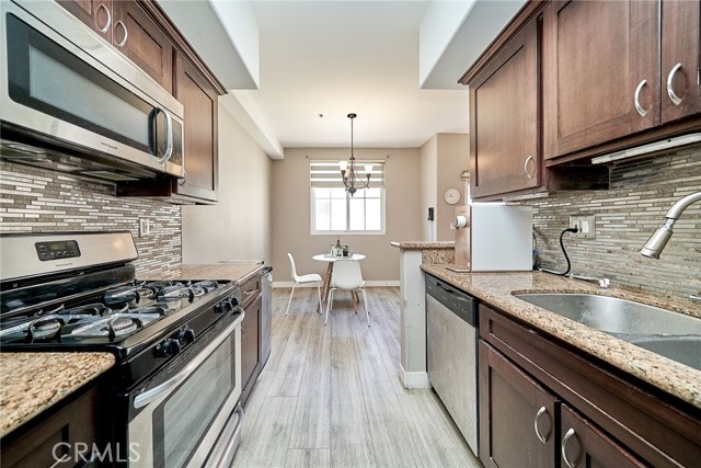 Detail Gallery Image 12 of 30 For 300 E Providencia Ave #211,  Burbank,  CA 91502 - 1 Beds | 1 Baths