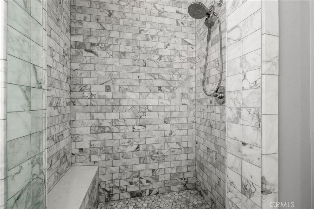https://media.crmls.org/medias/d3cc96de-aaef-48e8-b6be-372fc703d4a6.jpg?preset=X-Large