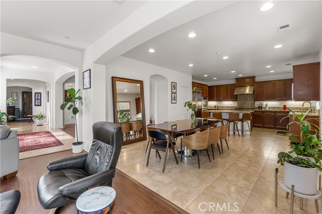 Detail Gallery Image 9 of 33 For 1932 Corte Verbena, Chula Vista,  CA 91914 - 5 Beds | 4/1 Baths