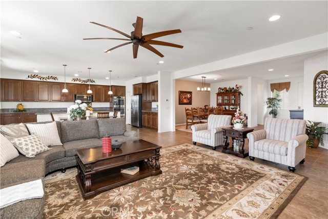 Detail Gallery Image 10 of 42 For 11950 Nuthatch, Jurupa Valley,  CA 91752 - 5 Beds | 3/1 Baths