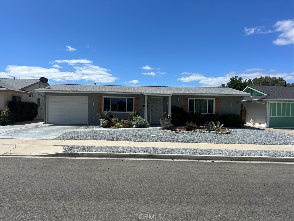 1601 W Mayberry