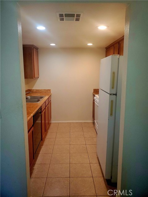 Detail Gallery Image 7 of 19 For 1110 107 W Blaine, Riverside,  CA 92507 - 2 Beds | 2 Baths