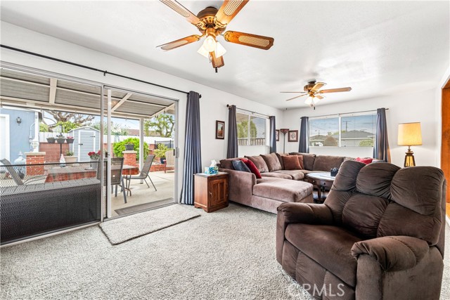6051 Camphor Avenue, Westminster CA: https://media.crmls.org/medias/d3ce5039-362b-4656-91c7-15e94fd946dc.jpg