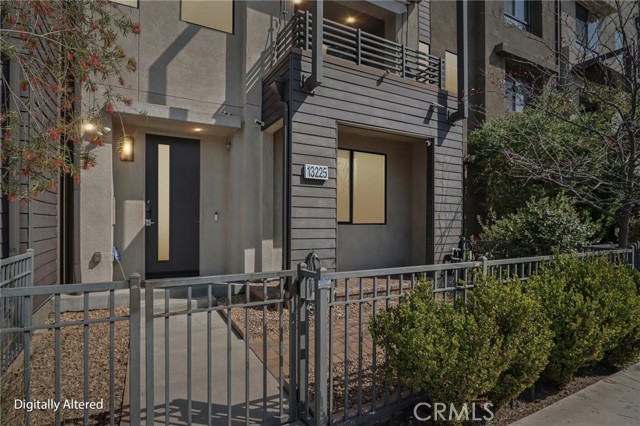 Detail Gallery Image 32 of 37 For 13225 Victory Bld, Valley Glen,  CA 91401 - 3 Beds | 3/1 Baths