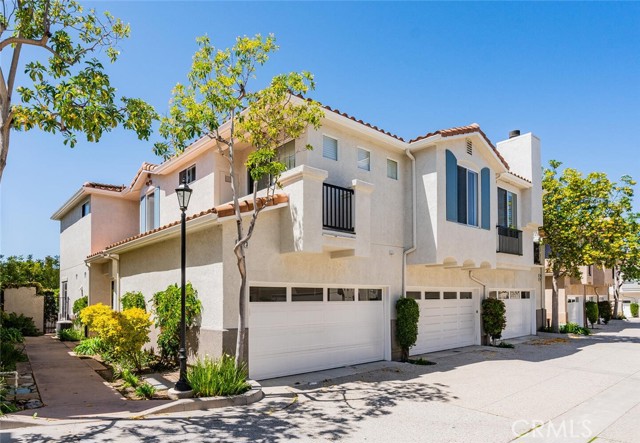 Detail Gallery Image 1 of 32 For 4023 Brindisi Pl, Moorpark,  CA 93021 - 2 Beds | 2/1 Baths
