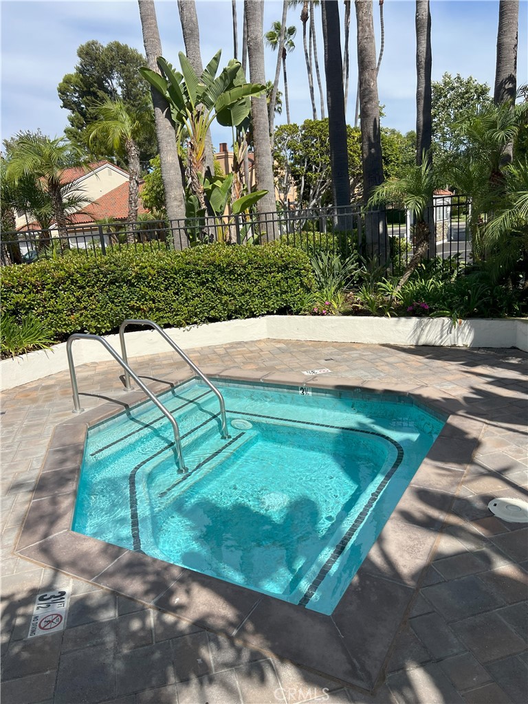 https://media.crmls.org/medias/d3cf2e19-f8f4-4db1-a1bb-a09aaf96b002.jpg?preset=X-Large