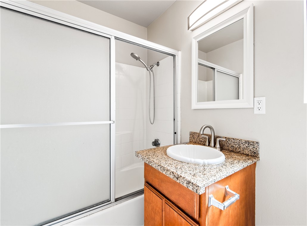 Detail Gallery Image 24 of 48 For 305 E Sunset St, Long Beach,  CA 90805 - 3 Beds | 2/1 Baths