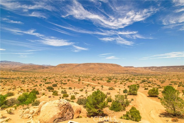 Detail Gallery Image 27 of 75 For 55290 Flying Tigers Rd, Pioneertown,  CA 92268 - 4 Beds | 3 Baths