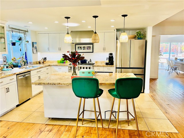 Detail Gallery Image 4 of 14 For 273 Cecil Pl, Costa Mesa,  CA 92627 - 4 Beds | 3 Baths