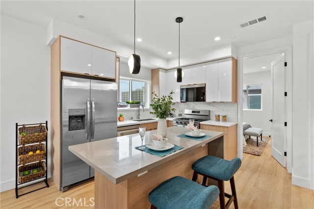 201 S Westlake Ave, Los Angeles CA: https://media.crmls.org/medias/d3d1ddae-5f7f-4d83-9094-a468bf7d824c.jpg
