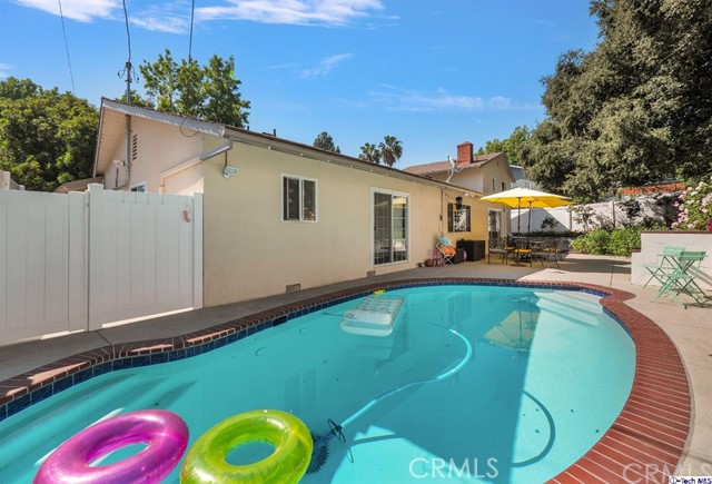 3825 Los Amigos Street, La Crescenta CA: https://media.crmls.org/medias/d3d2b873-ef8f-42bb-8884-214fa21a61fc.jpg