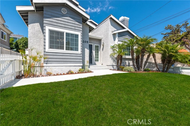 Detail Gallery Image 3 of 75 For 2205 Clark Ln a,  Redondo Beach,  CA 90278 - 3 Beds | 2/1 Baths