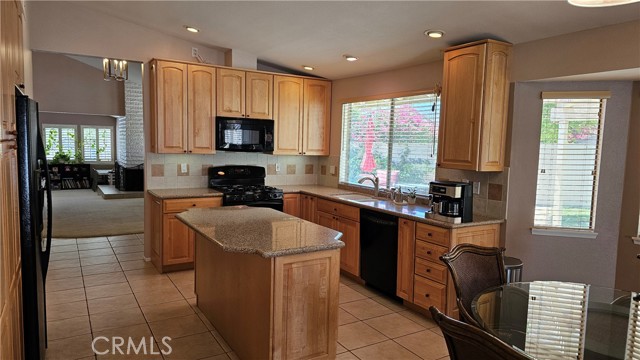 Detail Gallery Image 11 of 39 For 40408 Periwinkle Ct, Palm Desert,  CA 92260 - 3 Beds | 2 Baths