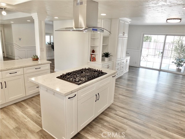 729 East Emerson Ave, Orange CA: https://media.crmls.org/medias/d3d402be-af23-45b1-84bd-d1cb8ce08015.jpg
