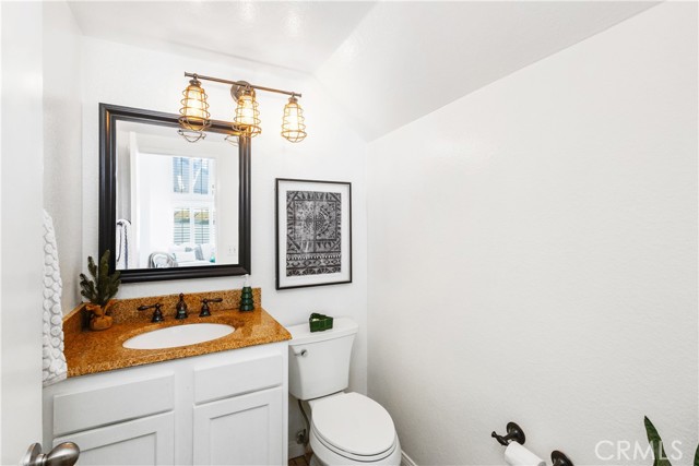 Detail Gallery Image 9 of 21 For 924 Hyde Ct, Costa Mesa,  CA 92626 - 2 Beds | 3 Baths