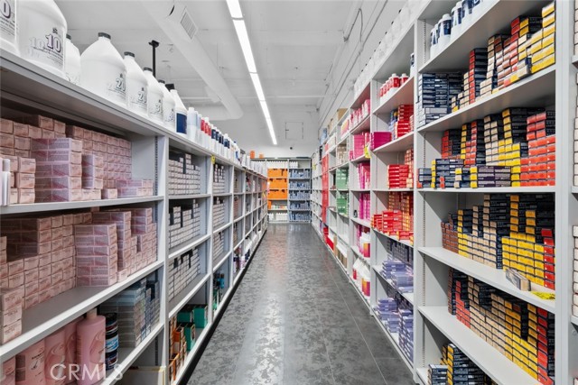 0, North Hollywood CA: https://media.crmls.org/medias/d3d577d3-857a-4f03-82e7-7ade7eaa3985.jpg