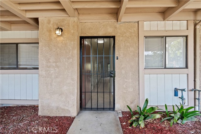 1745 Los Feliz Drive, Thousand Oaks CA: https://media.crmls.org/medias/d3d59223-ea9d-4a32-98e6-dec99c86ac4b.jpg