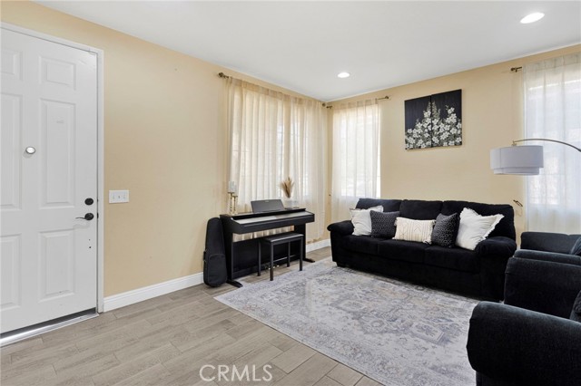 Detail Gallery Image 6 of 55 For 13498 Bentwood, Hesperia,  CA 92344 - 4 Beds | 3 Baths