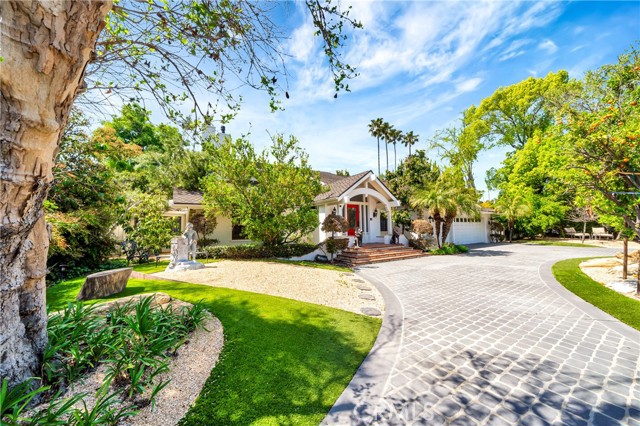 Detail Gallery Image 2 of 55 For 5441 Calvin Ave, Tarzana,  CA 91356 - 5 Beds | 5/1 Baths