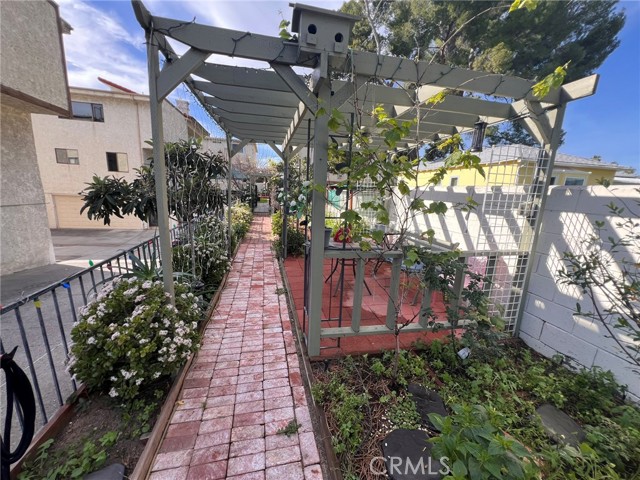 Detail Gallery Image 40 of 49 For 13243 Vanowen #2,  North Hollywood,  CA 91605 - 2 Beds | 3 Baths