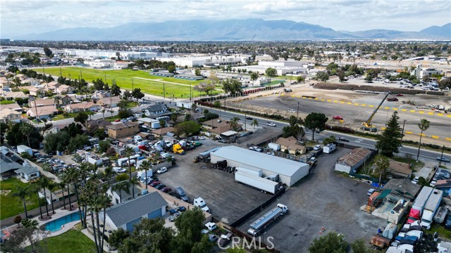 Detail Gallery Image 6 of 12 For 18963 Slover Ave, Bloomington,  CA 92316 - 5 Beds | 2 Baths