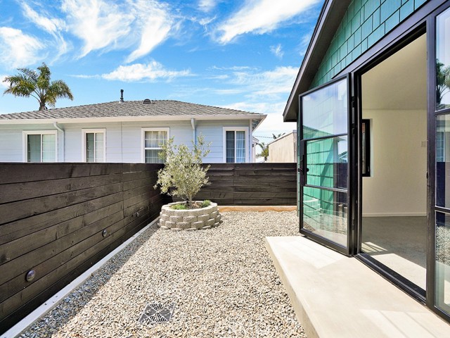 31641 3rd Avenue, Laguna Beach CA: https://media.crmls.org/medias/d3d7d9ad-e686-40e4-ba9b-c8edc7cc4cba.jpg