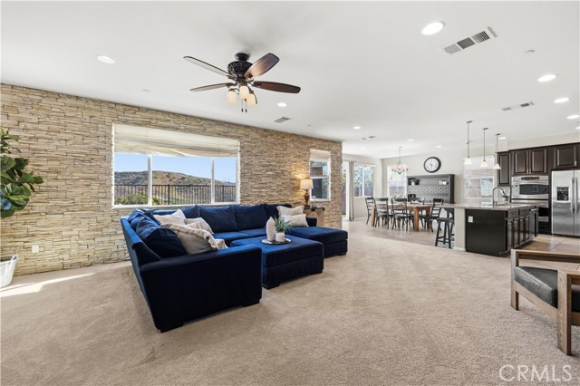 Detail Gallery Image 5 of 46 For 29105 N West Hills, Valencia,  CA 91354 - 4 Beds | 3/1 Baths