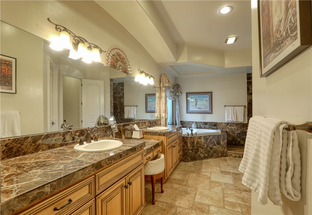 Detail Gallery Image 18 of 51 For 5630 Oakhill Ct, Santa Maria,  CA 93455 - 7 Beds | 5/1 Baths