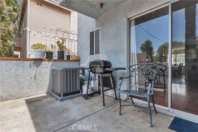 9216 Tobias Avenue, Panorama City CA: https://media.crmls.org/medias/d3d9c979-46d2-4983-90e8-c4b3d32cb9e5.jpg