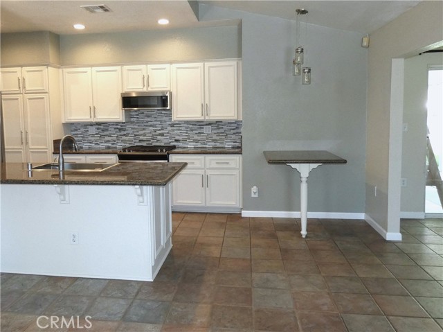 Detail Gallery Image 12 of 38 For 15202 Copper Canyon Cir, Victorville,  CA 92394 - 4 Beds | 2 Baths