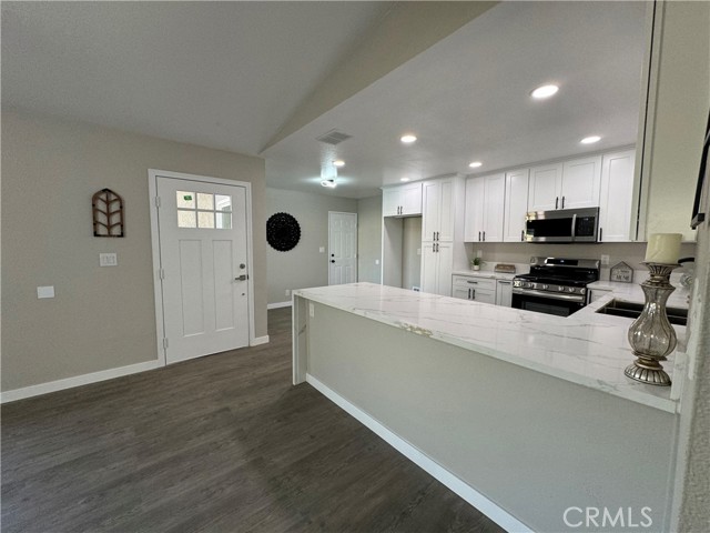 Detail Gallery Image 8 of 24 For 25561 Alicante Dr, Valencia,  CA 91355 - 3 Beds | 2 Baths