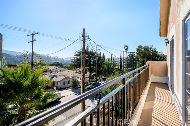 Detail Gallery Image 20 of 30 For 6831 Valmont St #1,  Tujunga,  CA 91042 - 3 Beds | 2/1 Baths