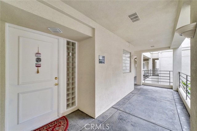 Image 5 of 40 For 2233 Martin  302