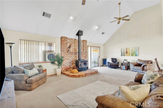 Detail Gallery Image 8 of 69 For 11062 Hollister Rd, Oak Hills,  CA 92344 - 4 Beds | 3 Baths