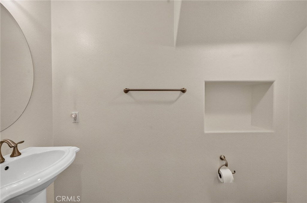 https://media.crmls.org/medias/d3dee3fe-7369-4ba1-9e58-d5c8d9db650f.jpg?preset=X-Large