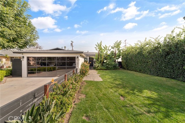 Detail Gallery Image 5 of 40 For 7316 Colbath, Van Nuys,  CA 91405 - 3 Beds | 3 Baths