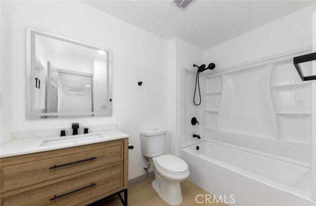 Detail Gallery Image 2 of 6 For 10 1/2 W Trafford St, Long Beach,  CA 90805 - 1 Beds | 1 Baths