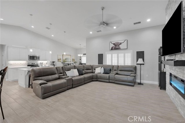 Detail Gallery Image 5 of 22 For 18950 Pachappa Rd, Apple Valley,  CA 92307 - 4 Beds | 3/1 Baths