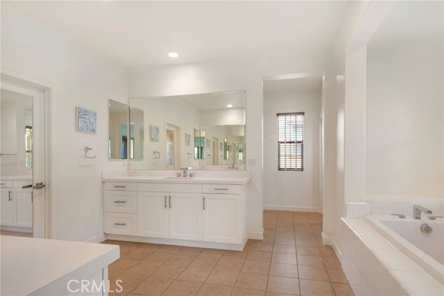731 E Orange Blossom Way, Azusa CA: https://media.crmls.org/medias/d3e16042-e85a-4cac-8328-3aef30f9a2a6.jpg