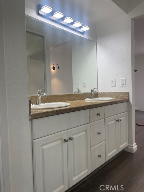 5515 Canoga Avenue, Woodland Hills CA: https://media.crmls.org/medias/d3e16fdd-9c3c-440f-9723-74639ad92368.jpg