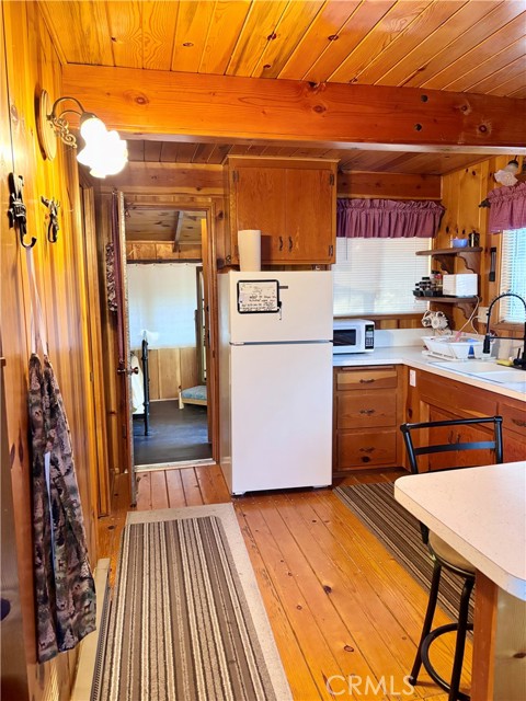 Detail Gallery Image 5 of 9 For 1825 Thrush, Wrightwood,  CA 92397 - 2 Beds | 1 Baths