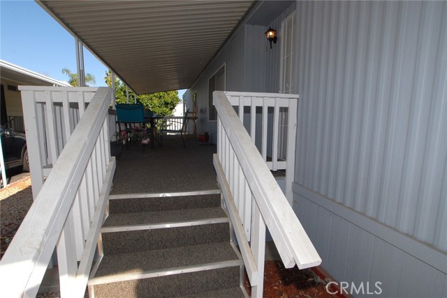 Detail Gallery Image 2 of 21 For 881 N. Lake Street, Hemet,  CA 92544 - 3 Beds | 2 Baths