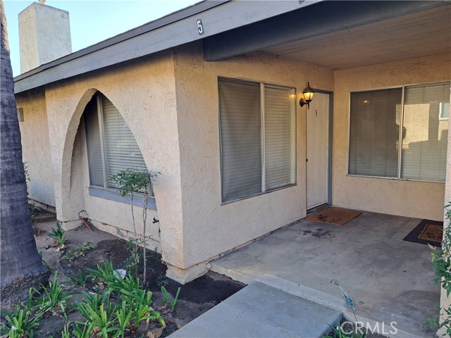 Detail Gallery Image 1 of 18 For 2891 Canyon Crest Dr #5, Riverside,  CA 92507 - 1 Beds | 1 Baths