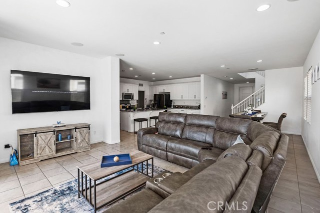 706 Leather Oak Lane, Pomona CA: https://media.crmls.org/medias/d3e505cd-4d4c-4dec-a3e9-d16d39e66ac6.jpg
