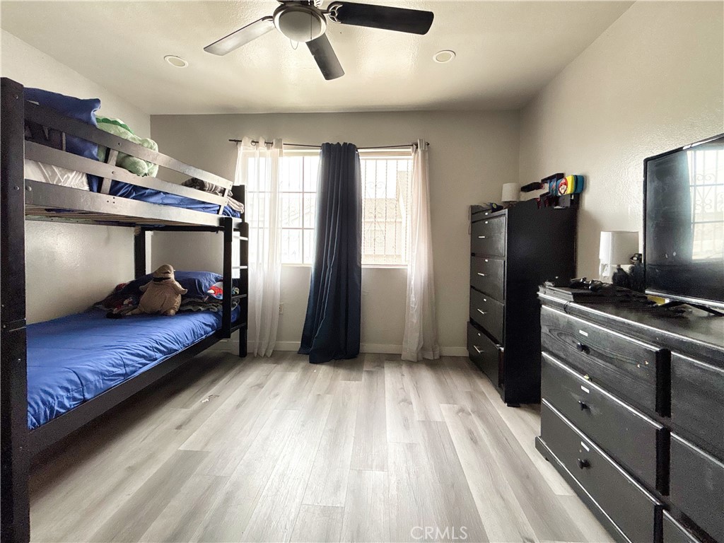 https://media.crmls.org/medias/d3e517da-ddba-4477-a953-0b459b7de564.jpg?preset=X-Large