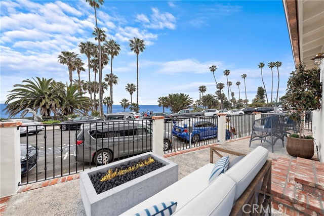 350 Cliff, Laguna Beach CA: https://media.crmls.org/medias/d3e57f69-7d2e-4fb4-b021-618ce07c3141.jpg