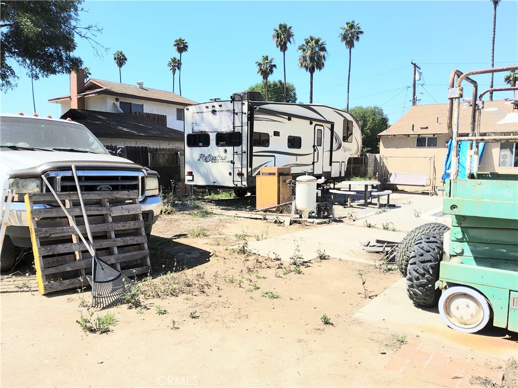 https://media.crmls.org/medias/d3e6a5ab-7752-4476-b573-fbd4a9bd2903.jpg?preset=X-Large