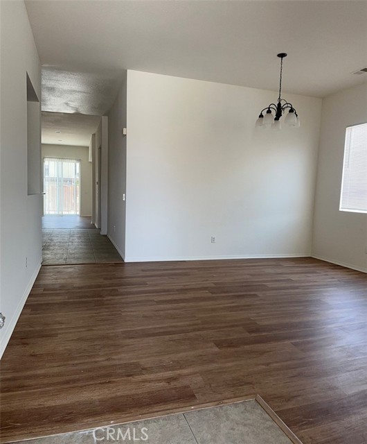 Detail Gallery Image 3 of 27 For 9019 Fremont Ct, Oak Hills,  CA 92344 - 3 Beds | 2 Baths